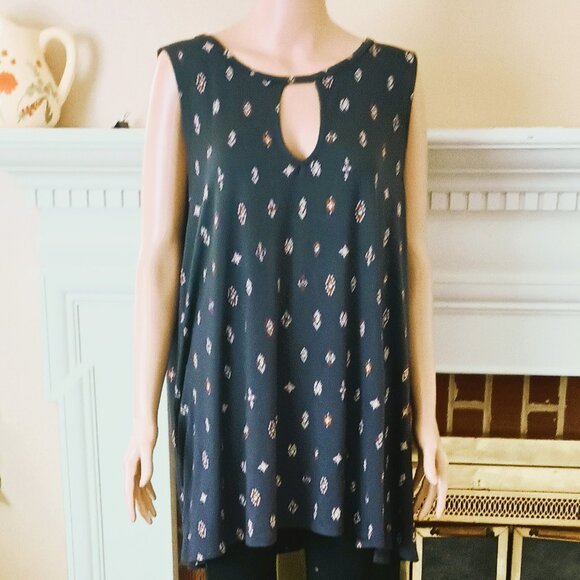 Torrid Super Soft Knit Keyhole Neck Top 4 Gray Sleeveless Aztec Print Stretch - Picture 2 of 7